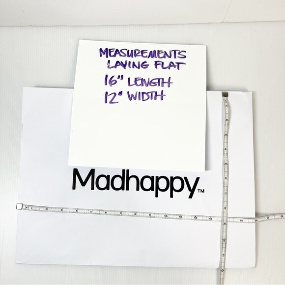 Madhappy White Shopping Bag from The Grove Pop-Up in Los Angeles 2023 - Picture 5 of 6